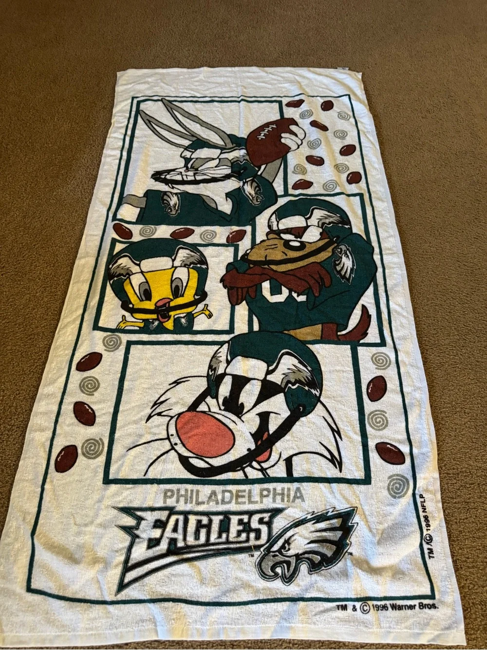 Philadelphia Eagles Looney Tunes White Graphic Beach Towel Vintage